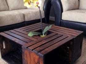 Table basse à roulettes avec des caisses de fruits