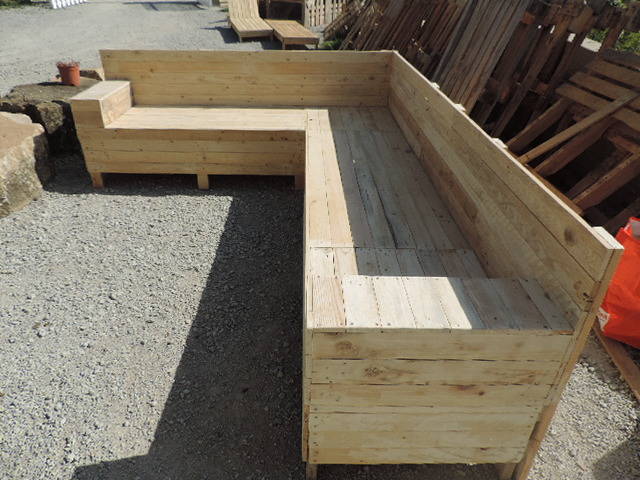 Canapé d'angle en palettes