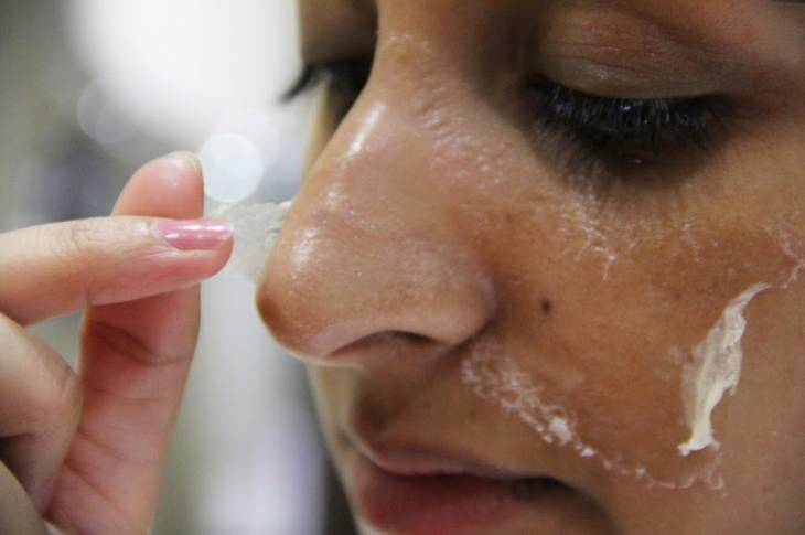 décoller le masque visage peel off maison