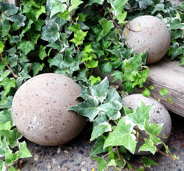 Boules décoratives en béton pour le jardin