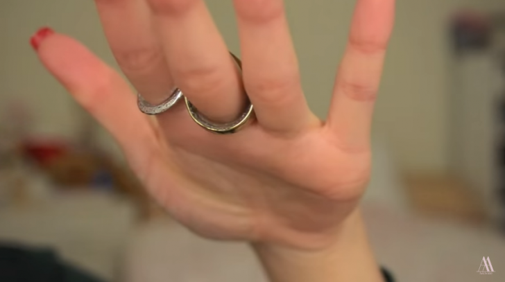 aperçu de la bague portée après avoir été ajustée en taille