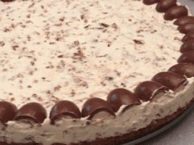 Cheesecake aux Schoko-Bons sans cuisson