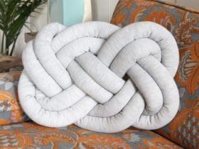 Un coussin noeud DIY