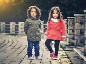 Apprendre les bonnes manières aux enfants