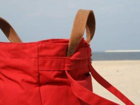 Comment choisir son sac de plage et quoi mettre dedans