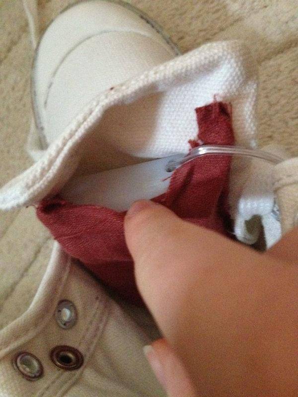 batterie du ruban LED dans la languette de la chaussure