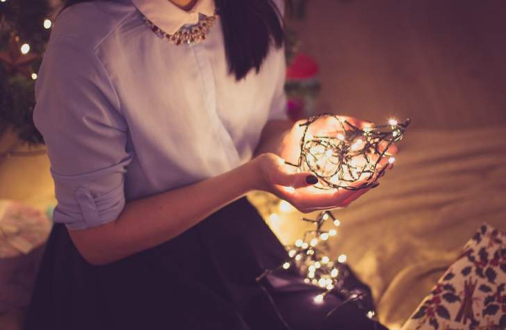 Guide pour Passer un Joyeux Noël en Solo : Astuces et Idées