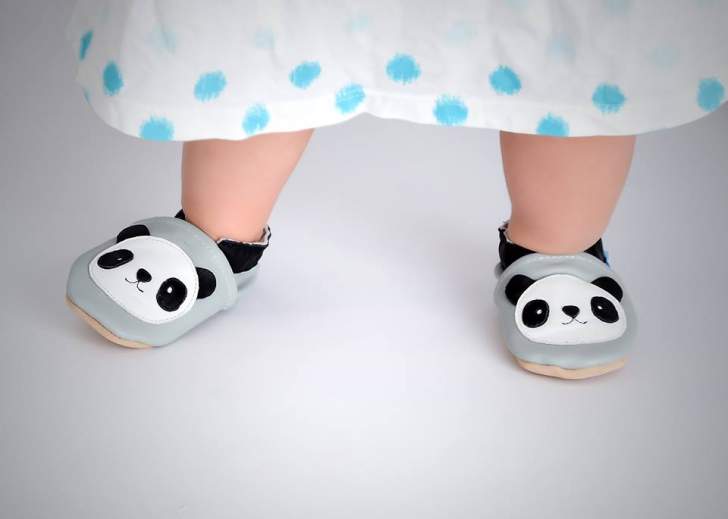 Comment choisir les premières chaussures de bébé