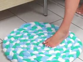 Fabriquer un tapis de salle de bain original avec des serviettes de bain