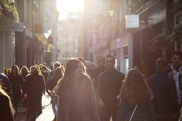 foule de gens dans la rue
