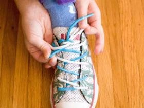 Apprendre à faire les lacets lapin