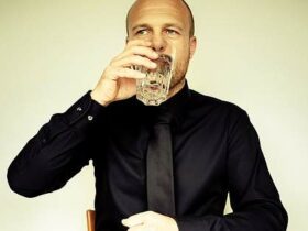 Boire de l'eau à jeun : étapes à suivre et avantages et dangers