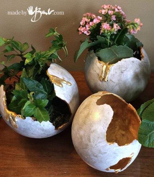 sphères creuses en béton DIY utilisées comme cache-pot