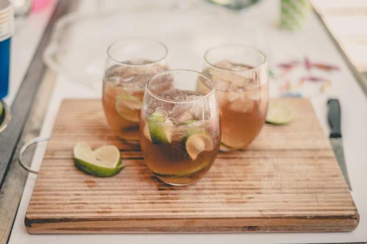 verres de thé glacé au citron