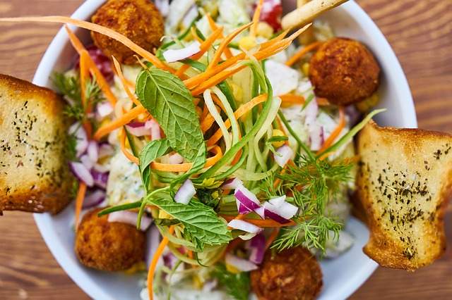 Les erreurs à ne pas commettre quand on compose une salade healthy