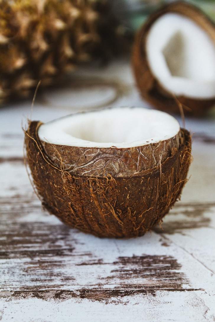 noix de coco coupée en deux