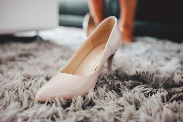 shopping de chaussures à talon