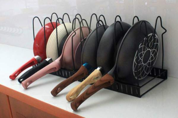 rangement pour les poêles 