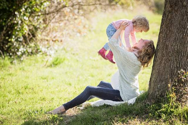 un bébé commence à parler à partir de l'age de 12 mois