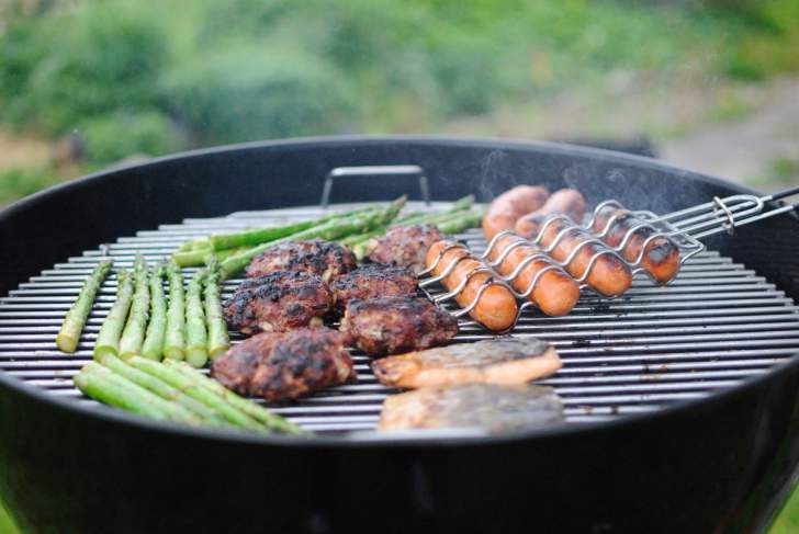 La différence entre le barbecue