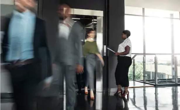 Descendre de l'ascenseur