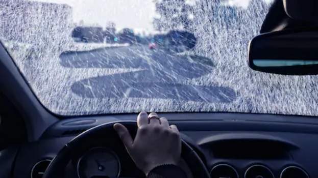 Conseils pour éviter le givrage sur les vitres de voiture