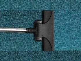 Eliminez l'odeur de la poussière en passant l'aspirateur