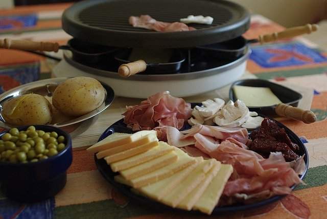 Astuces pour une raclette plus light