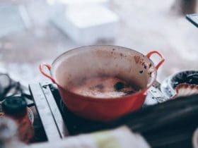 Nettoyant bio DIY pour décrasser vos casseroles brûlées
