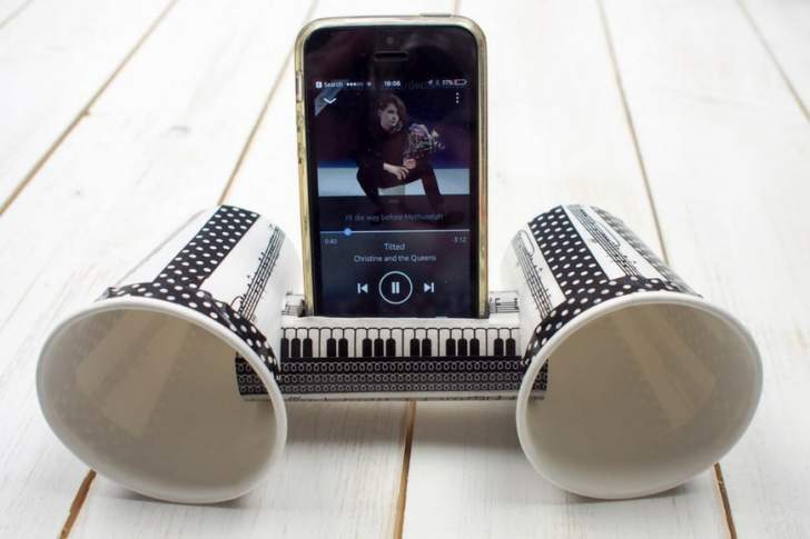 tel allumé dans le support