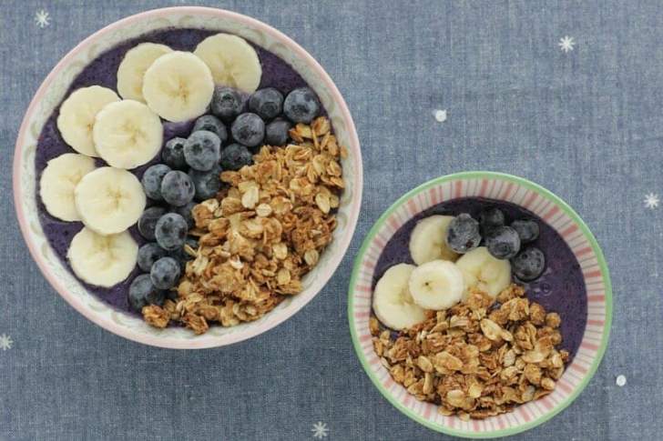 Bol de smoothie aux baies pour toute la famille