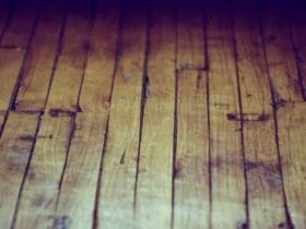 Enlever les traces de brûlures sur du bois