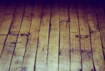 Enlever les traces de brûlures sur du bois