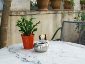 Nettoyer une surface en marbre