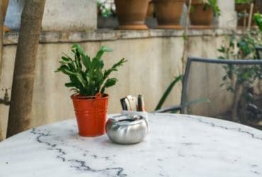 Nettoyer une surface en marbre