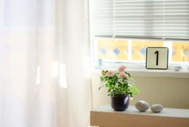 Astuces pour bien nettoyer les draps et les rideaux