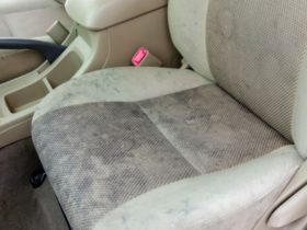 Nettoyer les taches sur vos sièges de voiture