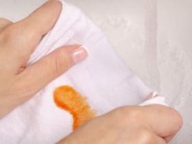 Comment enlever une tache de pêche ?