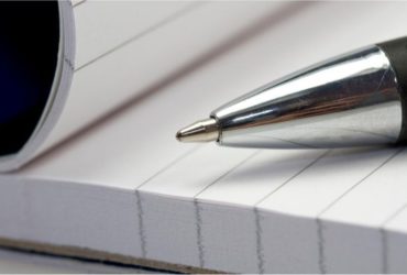 Comment réactiver un stylo à bille qui ne fonctionne plus ?