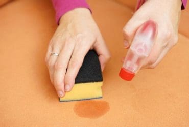 7 astuces pour nettoyer un canapé