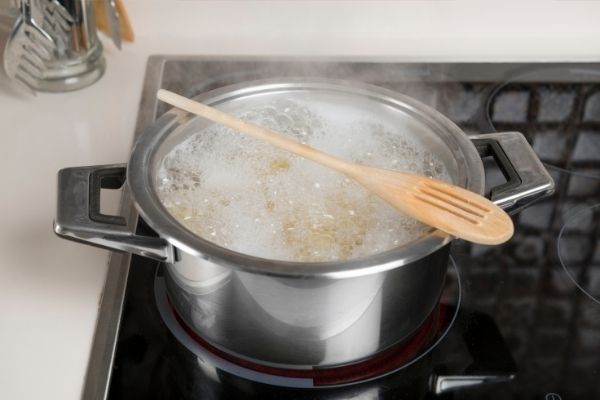 Empêcher l’eau de cuisson de déborder