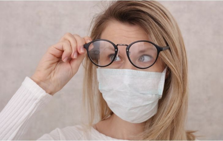 Port du masque : 5 astuces pour éviter la buée sur les lunettes