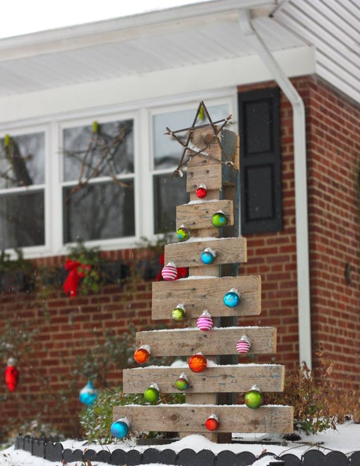 Sapin avec du bois de palettes