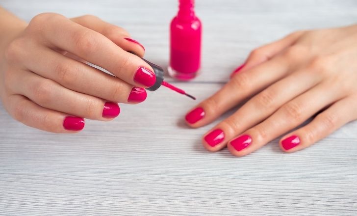 9 Astuces pour faire sécher son vernis à ongles rapidement