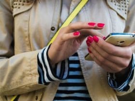 Comment faire tenir son vernis à ongles plus longtemps ?