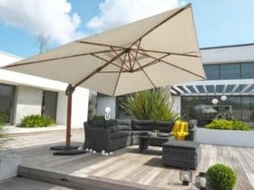 Parasol déporté : un bon choix pour rester à l'ombre !
