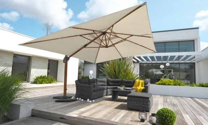 Parasol déporté : un bon choix pour rester à l'ombre !