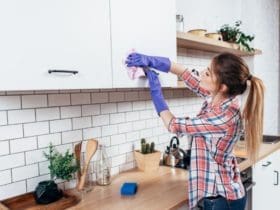 Comment nettoyer et dégraisser les meubles de cuisine ?