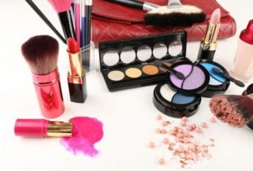 Comment enlever une tache de rouge à lèvres ?