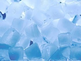 Comment éviter que les glaçons se collent entre eux ?